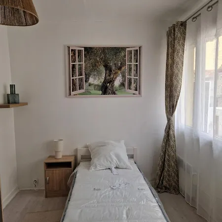 Brasserie L'inedit Homestay Bondy